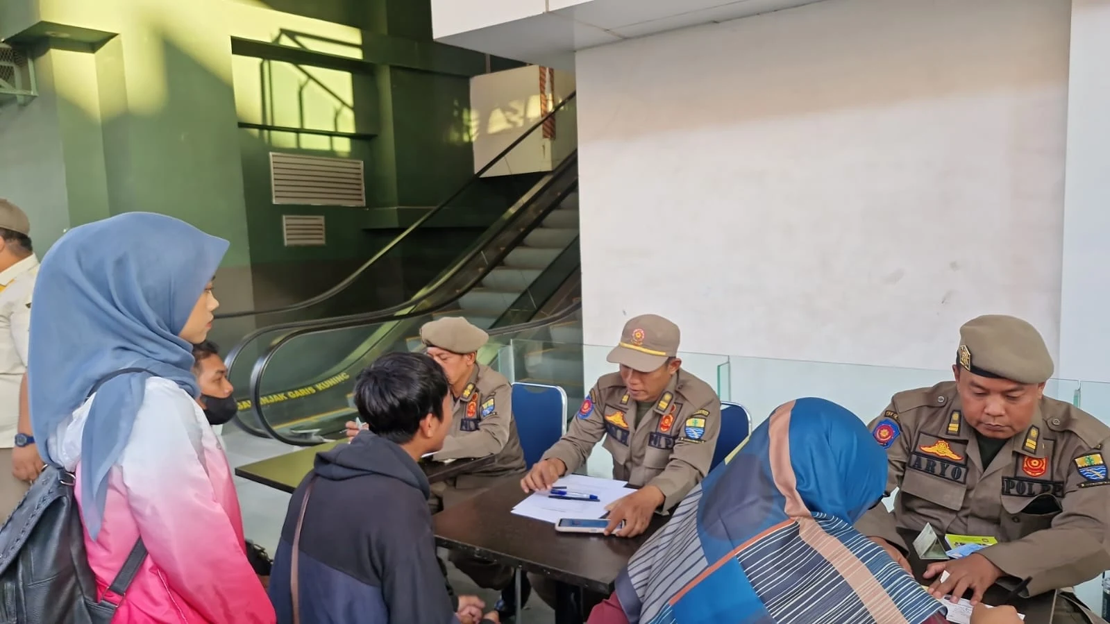 Satpol PP Kota Cirebon Intensifkan Pengawasan Kawasan Larangan Parkir untuk Wujudkan Ketertiban Lalu Lintas
